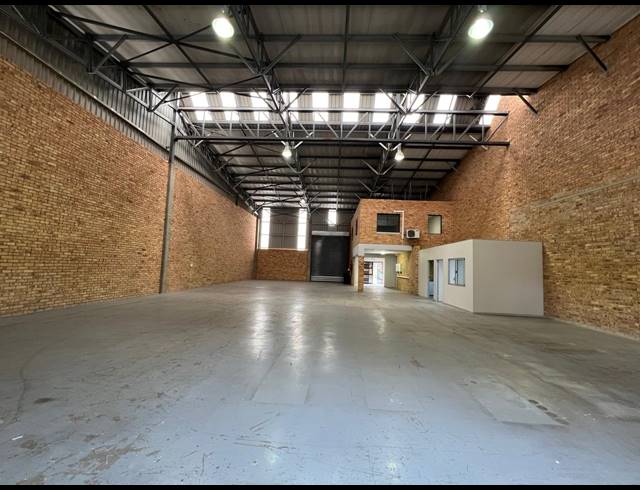 472M² WAREHOUSE TO LET IN LASER PARK